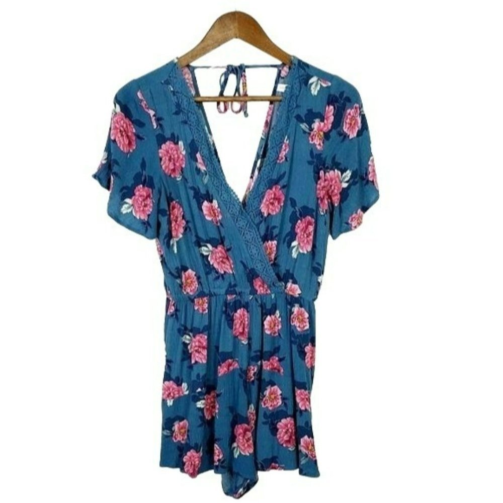Xhilaration Womens Pink Blue Floral Romper Shorts Sz S Deep V-Neck Short Sleeve‎